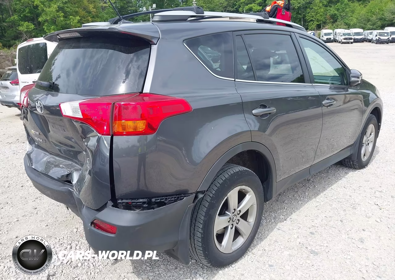 2015 Toyota Rav4 Xle VIN:2T3RFREV1FW265349 - 4