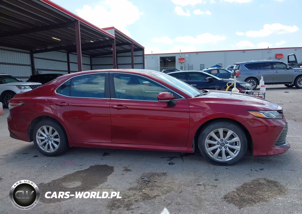 2018 Toyota Camry Le VIN:4T1B11HK0JU523932 - 13