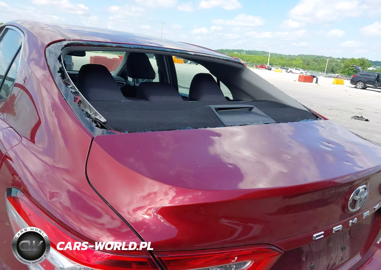2018 Toyota Camry Le VIN:4T1B11HK0JU523932 - 17