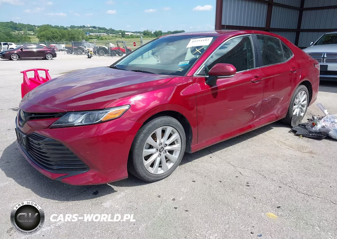 2018 Toyota Camry Le VIN:4T1B11HK0JU523932 - 2