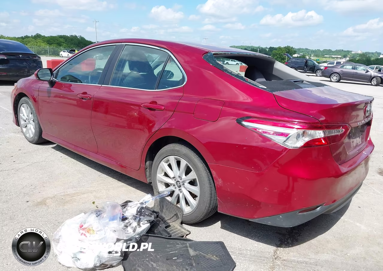 2018 Toyota Camry Le VIN:4T1B11HK0JU523932 - 3
