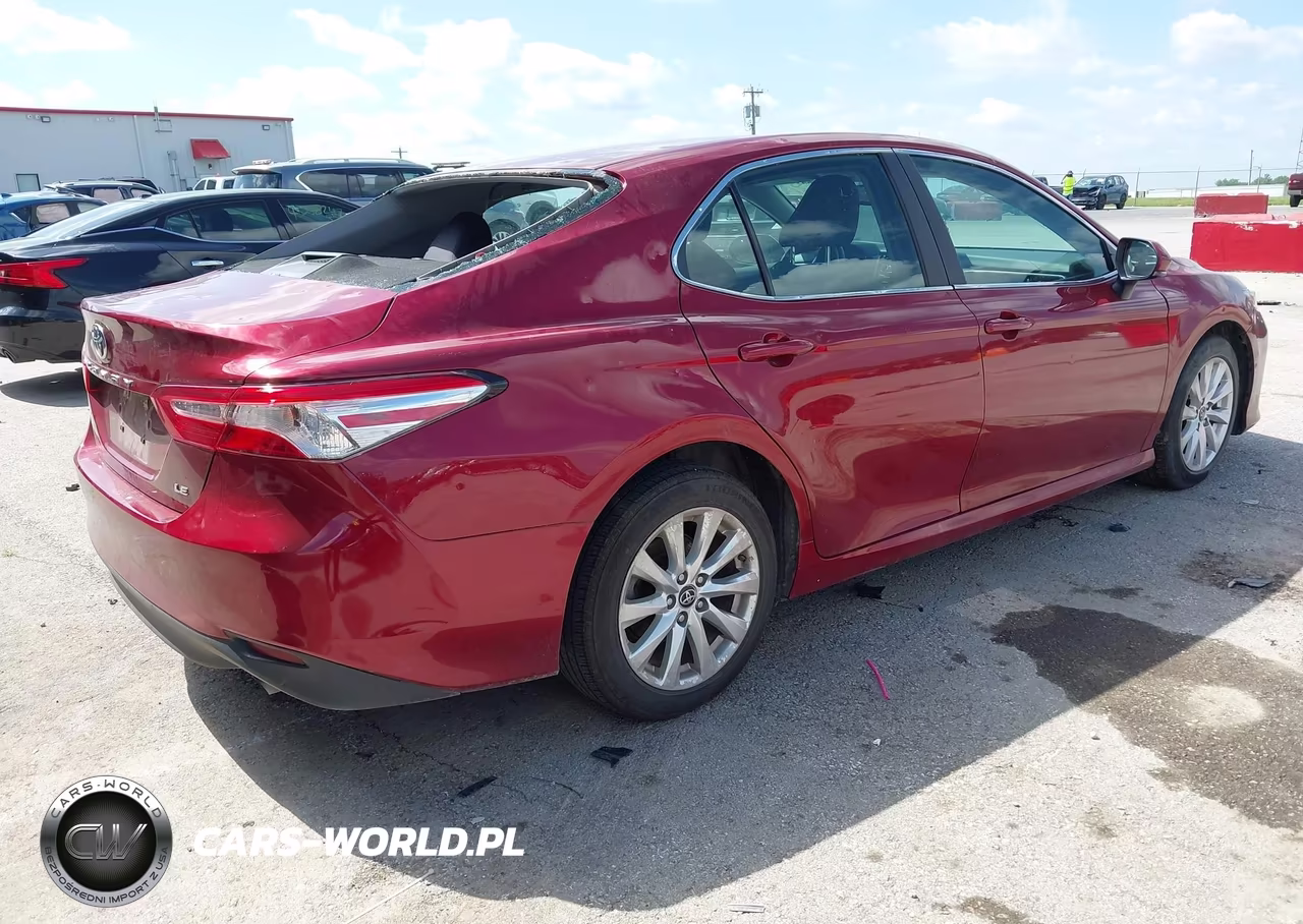 2018 Toyota Camry Le VIN:4T1B11HK0JU523932 - 4