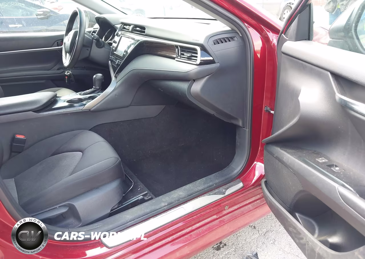 2018 Toyota Camry Le VIN:4T1B11HK0JU523932 - 5