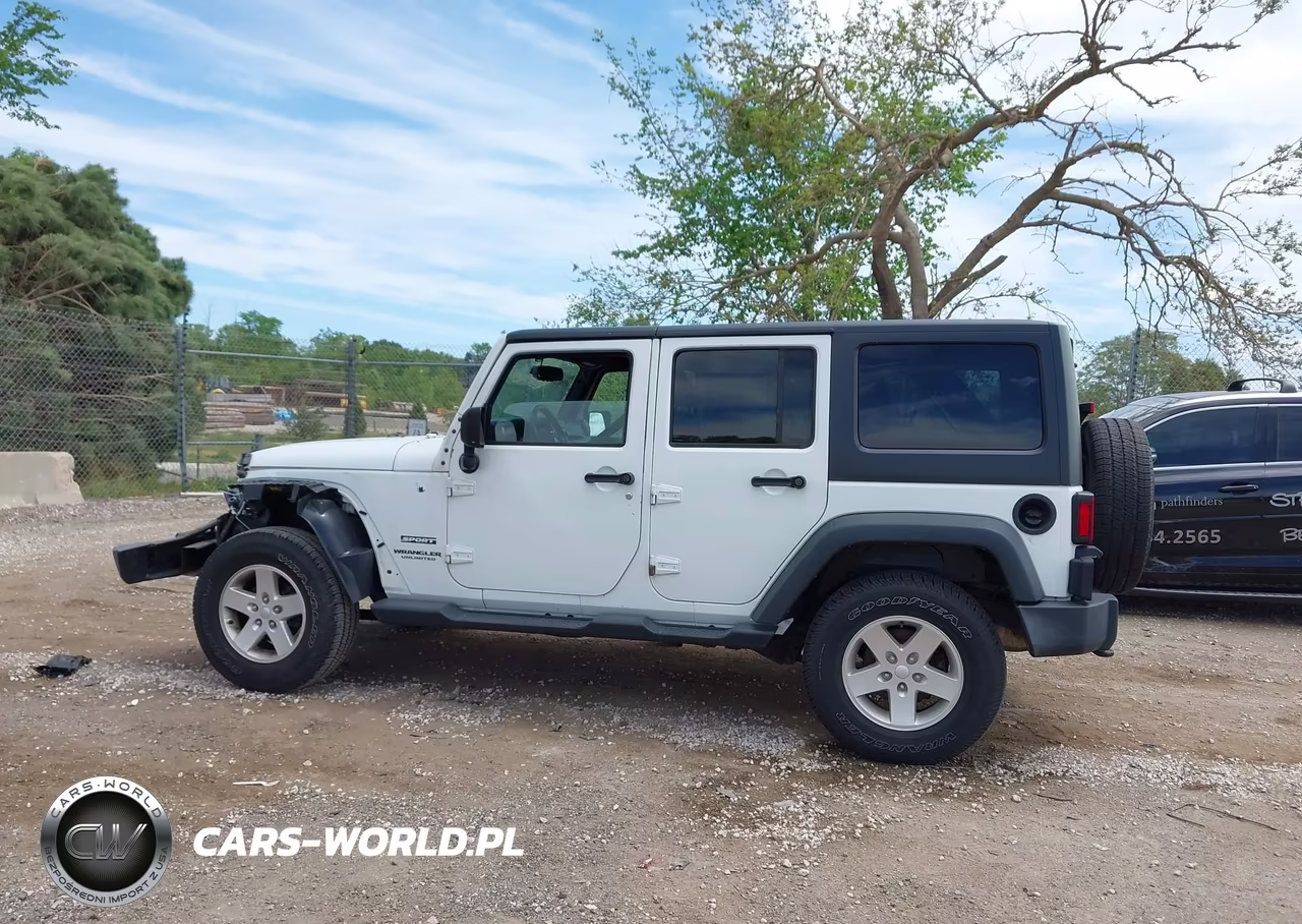 2015 Jeep Wrangler Unlimited Sport VIN:1C4BJWDG5FL763056 - 14