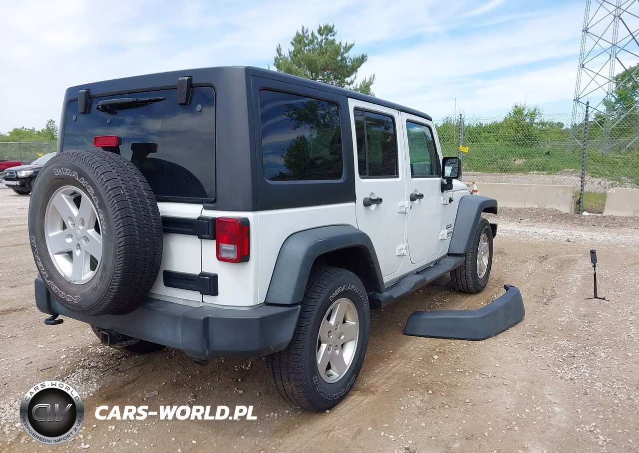 2015 Jeep Wrangler Unlimited Sport VIN:1C4BJWDG5FL763056 - 4