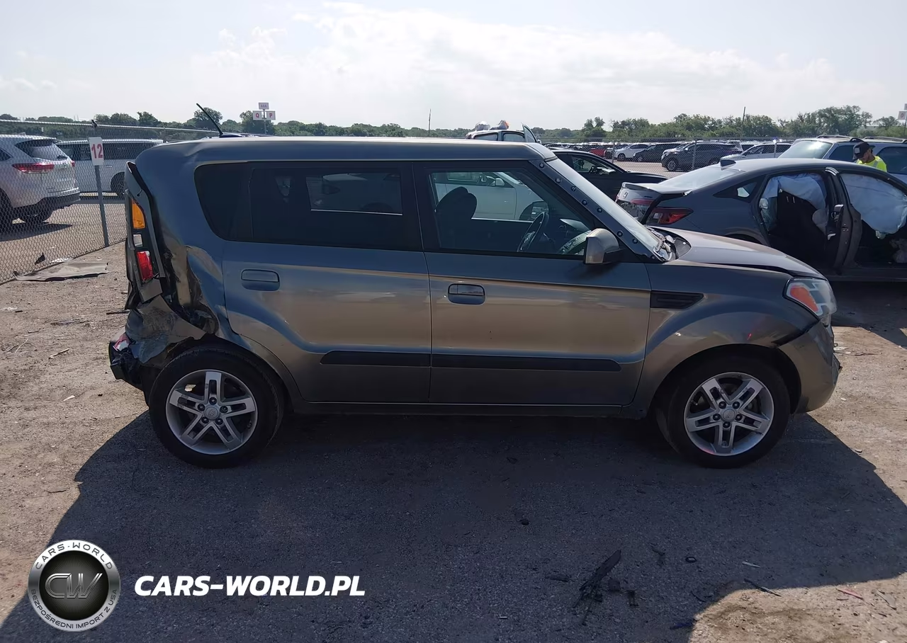 2010 Kia Soul + VIN:KNDJT2A27A7030662 - 13