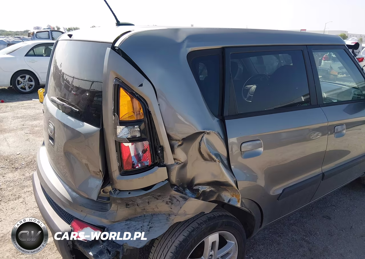2010 Kia Soul + VIN:KNDJT2A27A7030662 - 6