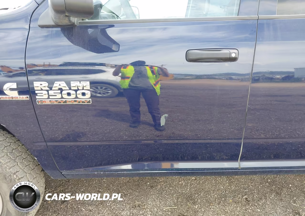 2018 Ram 3500 Tradesman 4X4 8' Box VIN:3C63R3GLXJG324615 - 14
