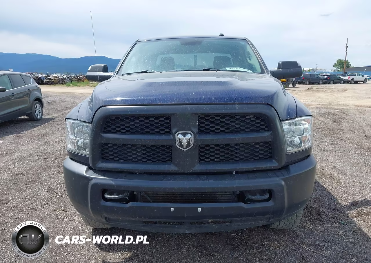 2018 Ram 3500 Tradesman 4X4 8' Box VIN:3C63R3GLXJG324615 - 17