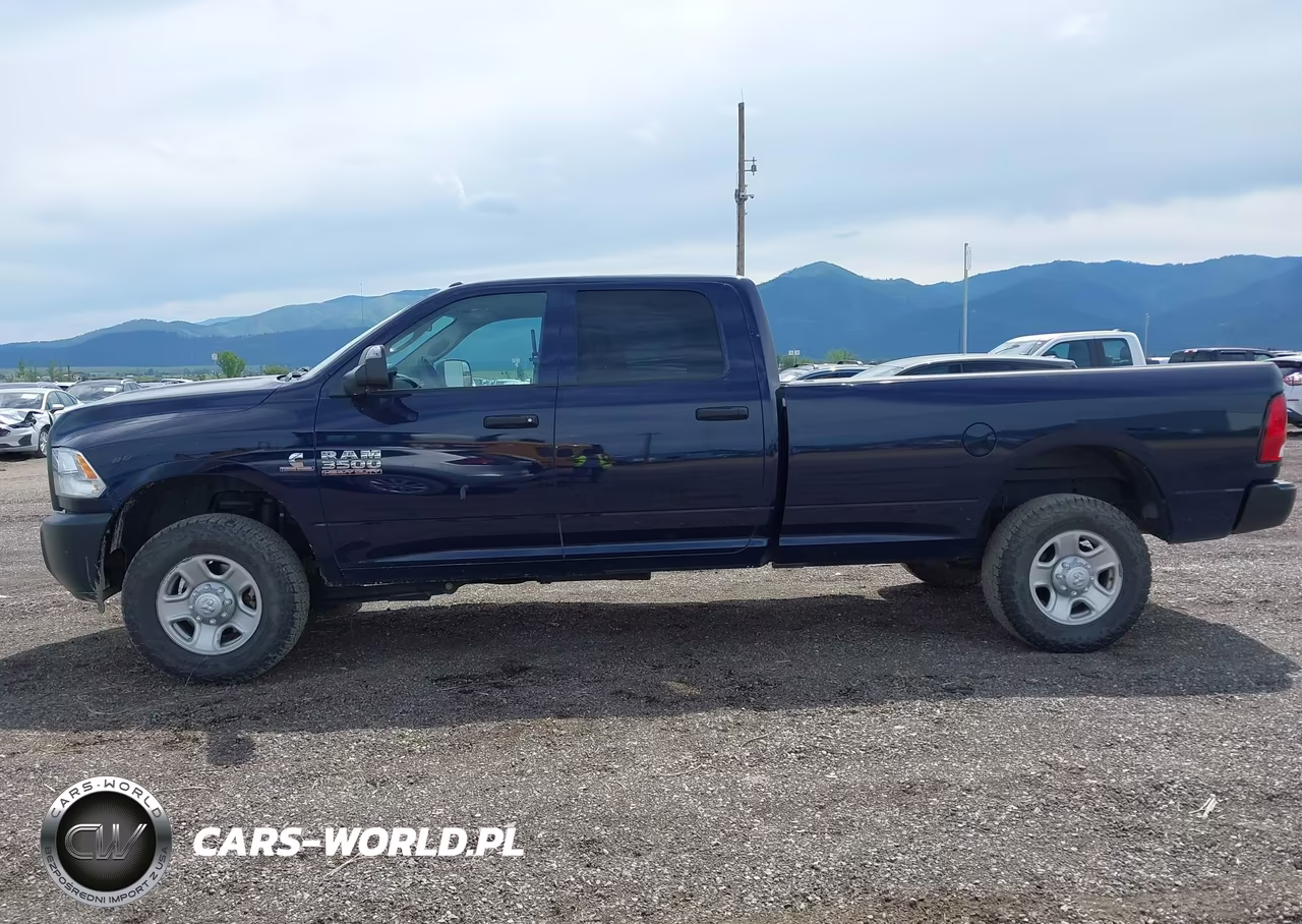 2018 Ram 3500 Tradesman 4X4 8' Box VIN:3C63R3GLXJG324615 - 19
