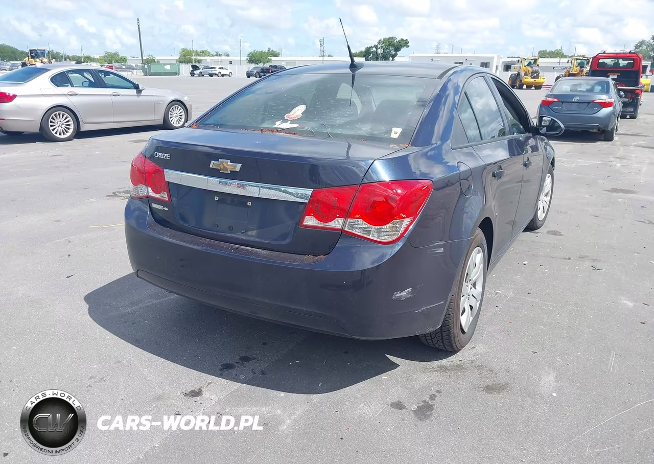 2014 Chevrolet Cruze Ls Auto VIN:1G1PA5SH2E7486653 - 4