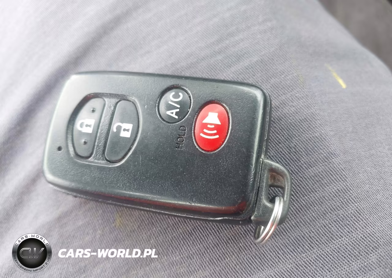 2014 Toyota Prius Three VIN:JTDKN3DU6E1752070 - 11