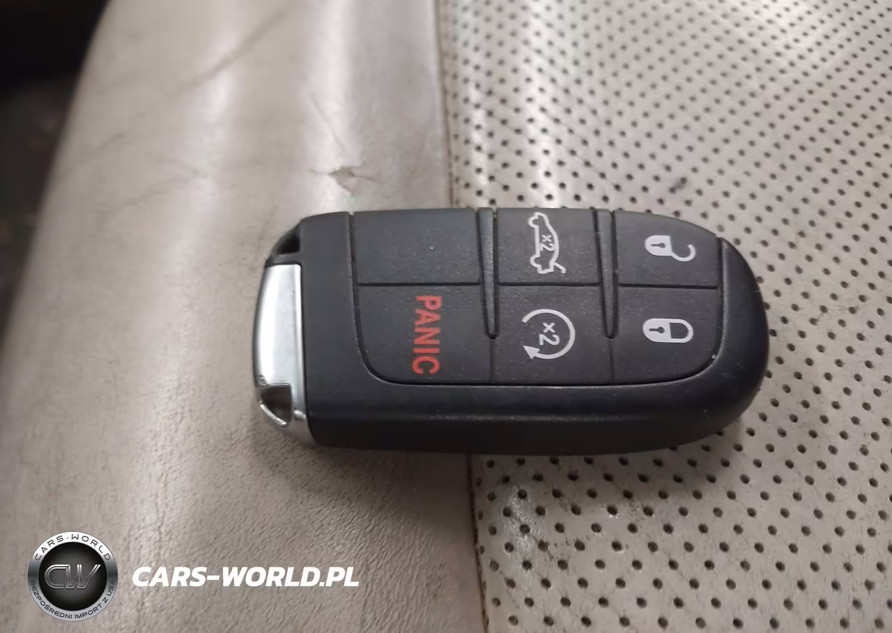 2015 Chrysler 200 C VIN:1C3CCCCBXFN564712 - 11