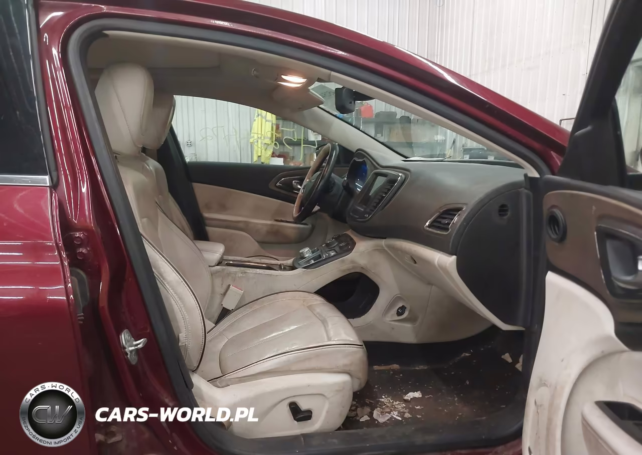 2015 Chrysler 200 C VIN:1C3CCCCBXFN564712 - 5