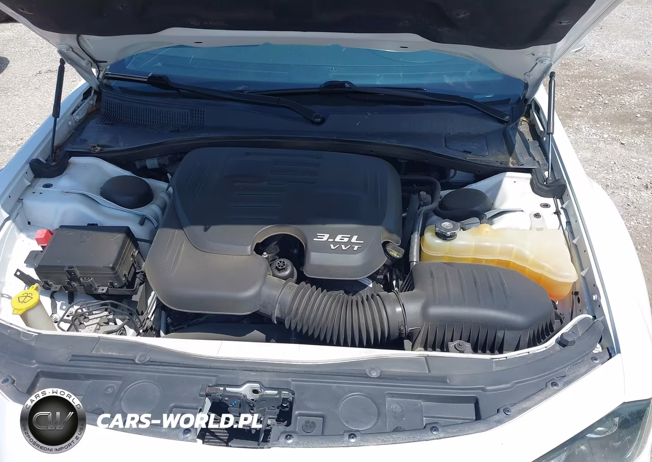 2018 Chrysler 300 300S VIN:2C3CCABG1JH264236 - 10