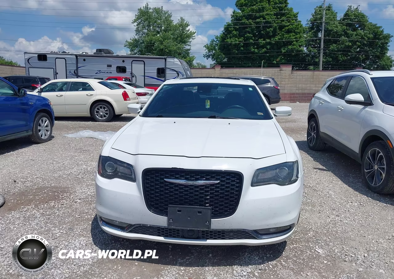 2018 Chrysler 300 300S VIN:2C3CCABG1JH264236 - 12