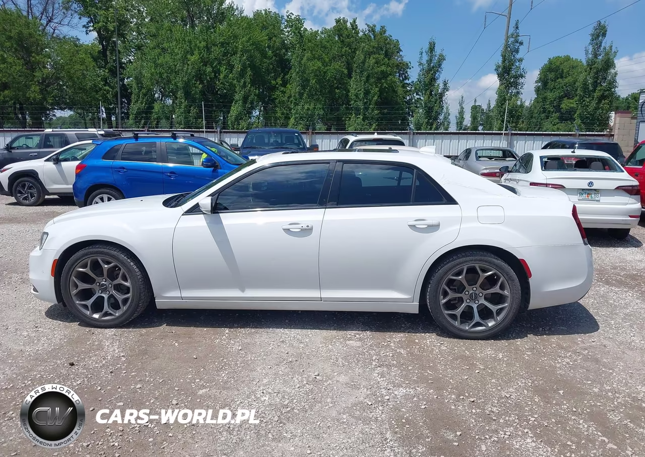 2018 Chrysler 300 300S VIN:2C3CCABG1JH264236 - 14