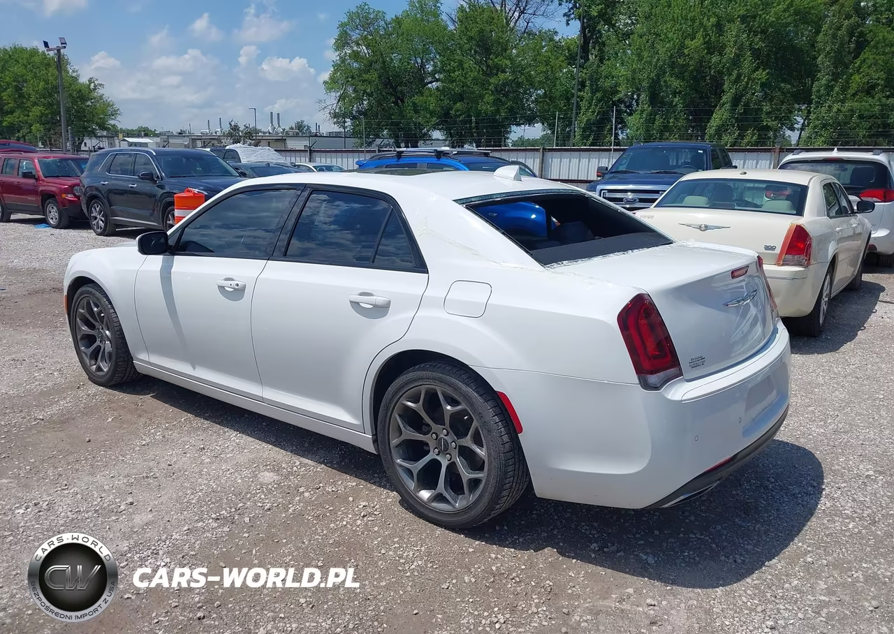 2018 Chrysler 300 300S VIN:2C3CCABG1JH264236 - 3