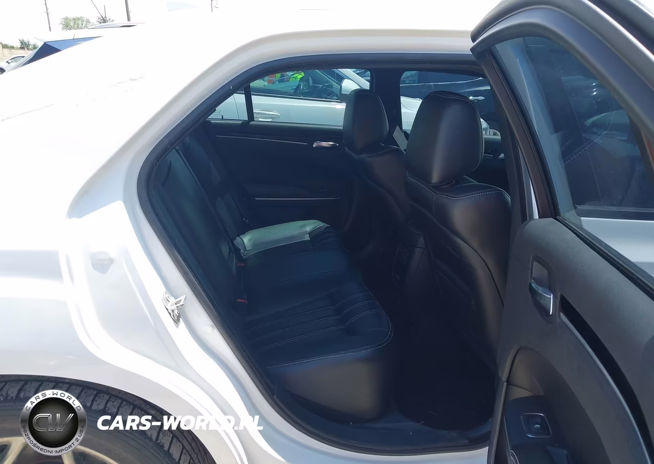2018 Chrysler 300 300S VIN:2C3CCABG1JH264236 - 8