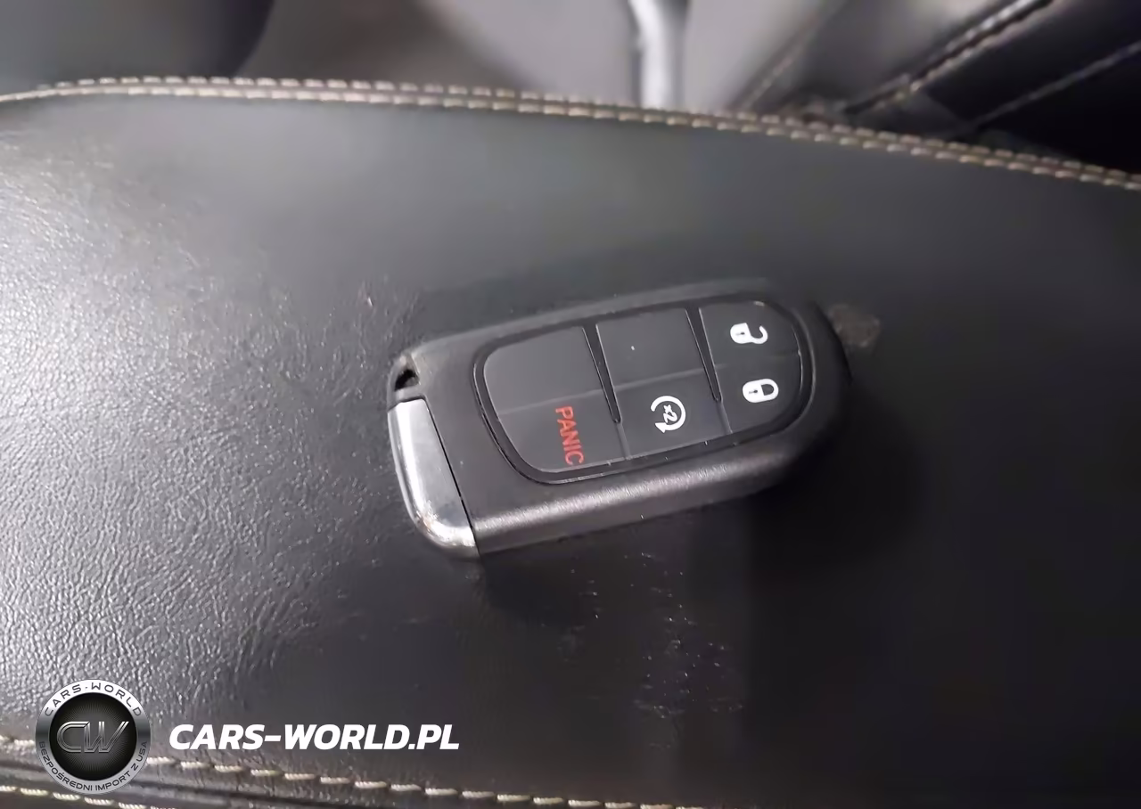 2018 Jeep Cherokee Latitude Plus VIN:1C4PJMLB2JD527340 - 11