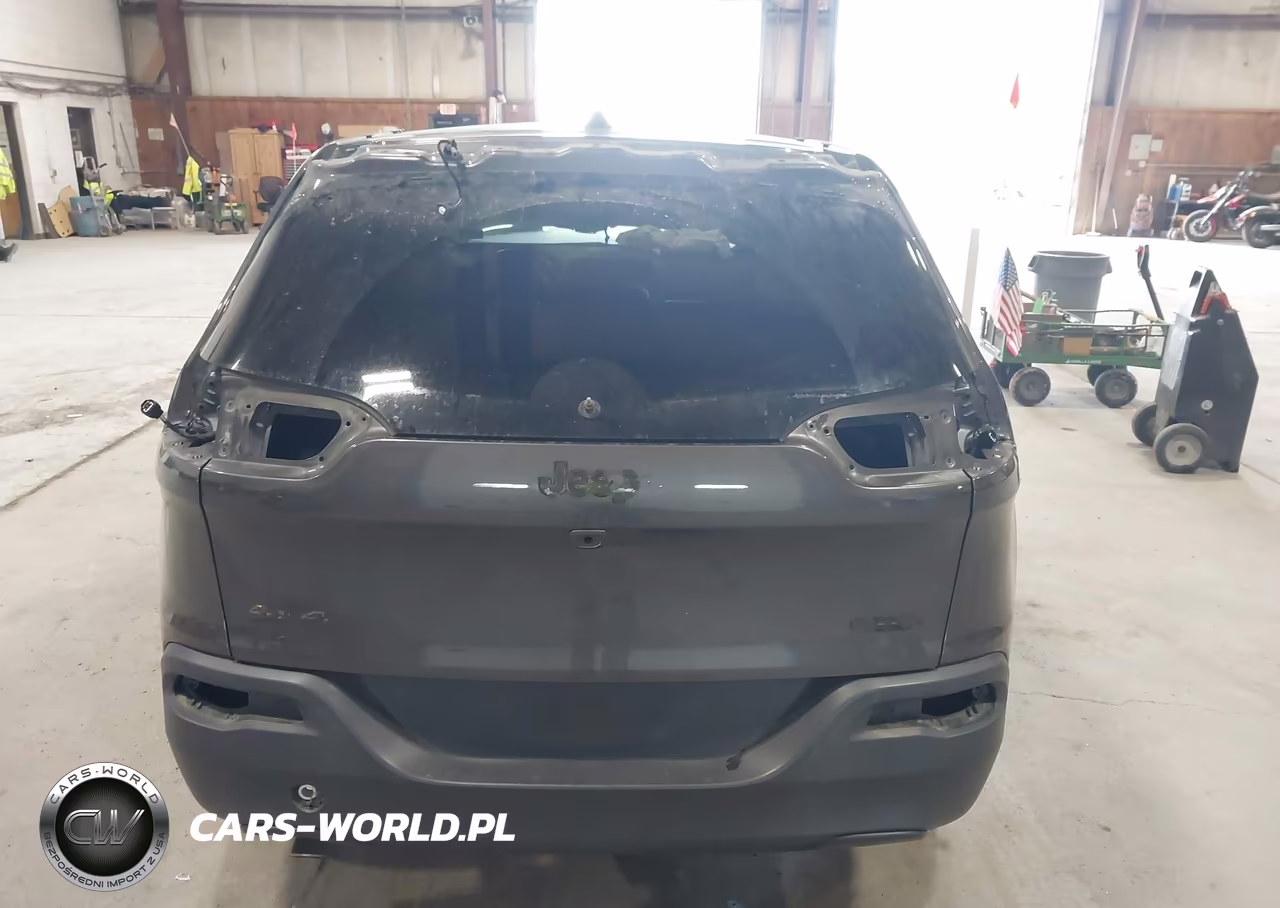 2018 Jeep Cherokee Latitude Plus VIN:1C4PJMLB2JD527340 - 16
