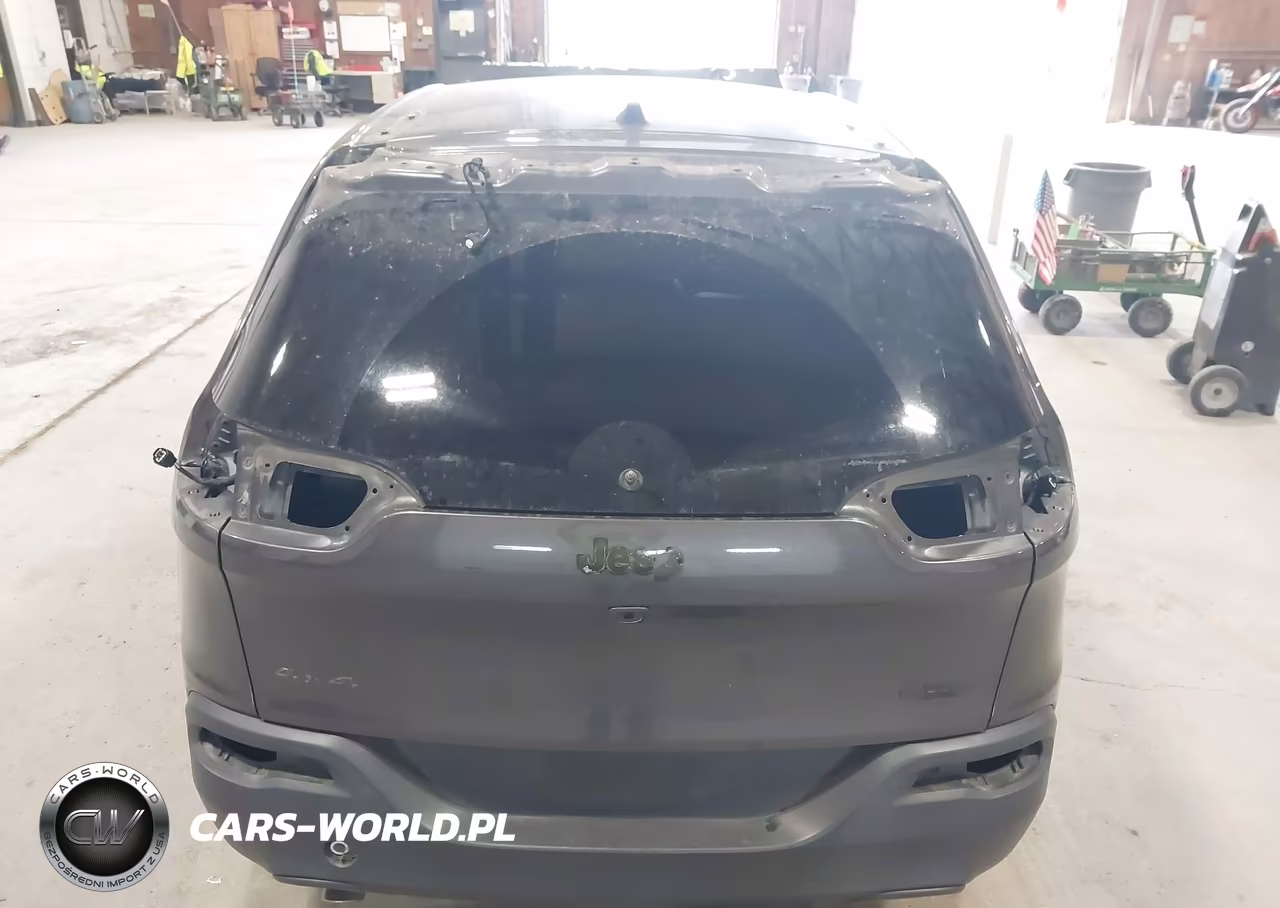 2018 Jeep Cherokee Latitude Plus VIN:1C4PJMLB2JD527340 - 19