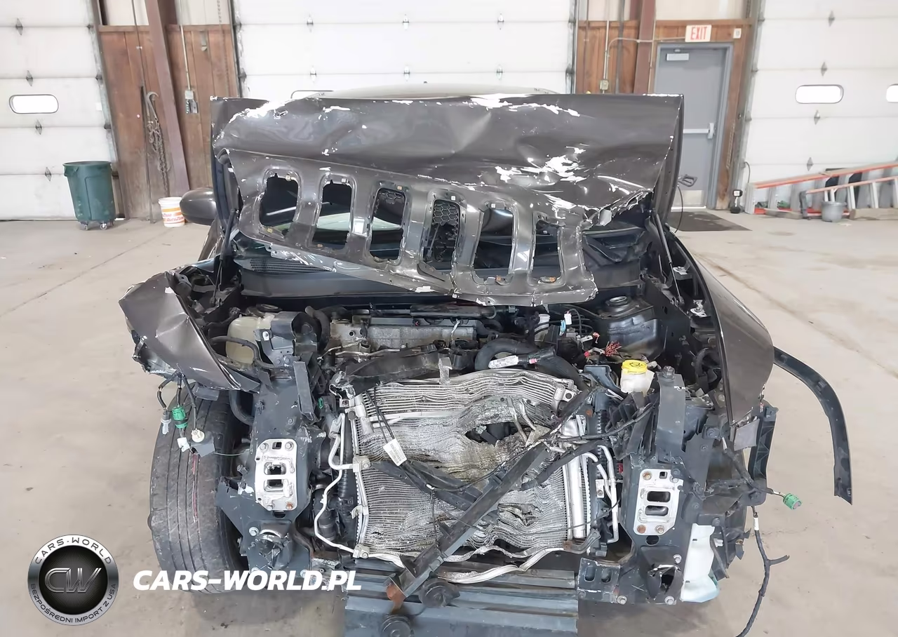 2018 Jeep Cherokee Latitude Plus VIN:1C4PJMLB2JD527340 - 6