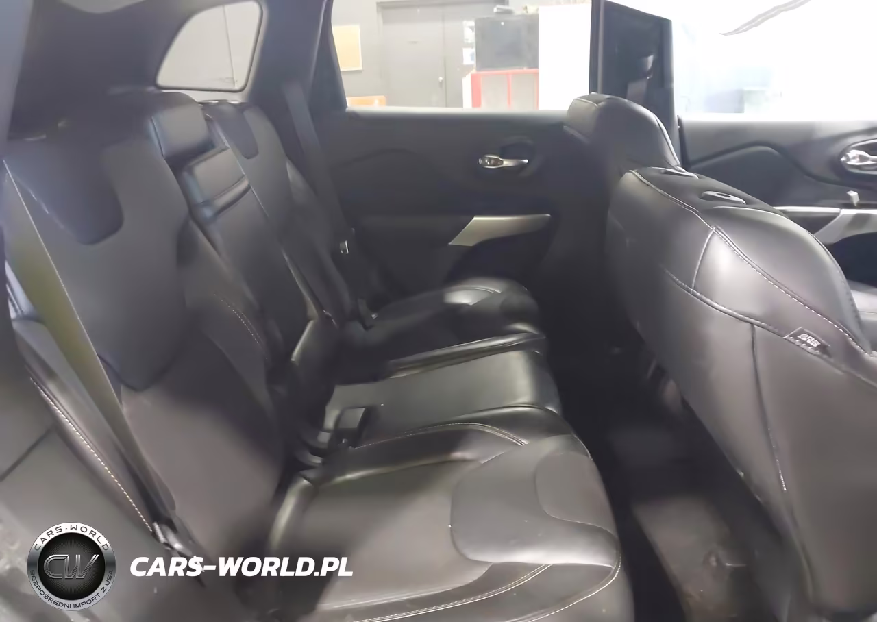 2018 Jeep Cherokee Latitude Plus VIN:1C4PJMLB2JD527340 - 8