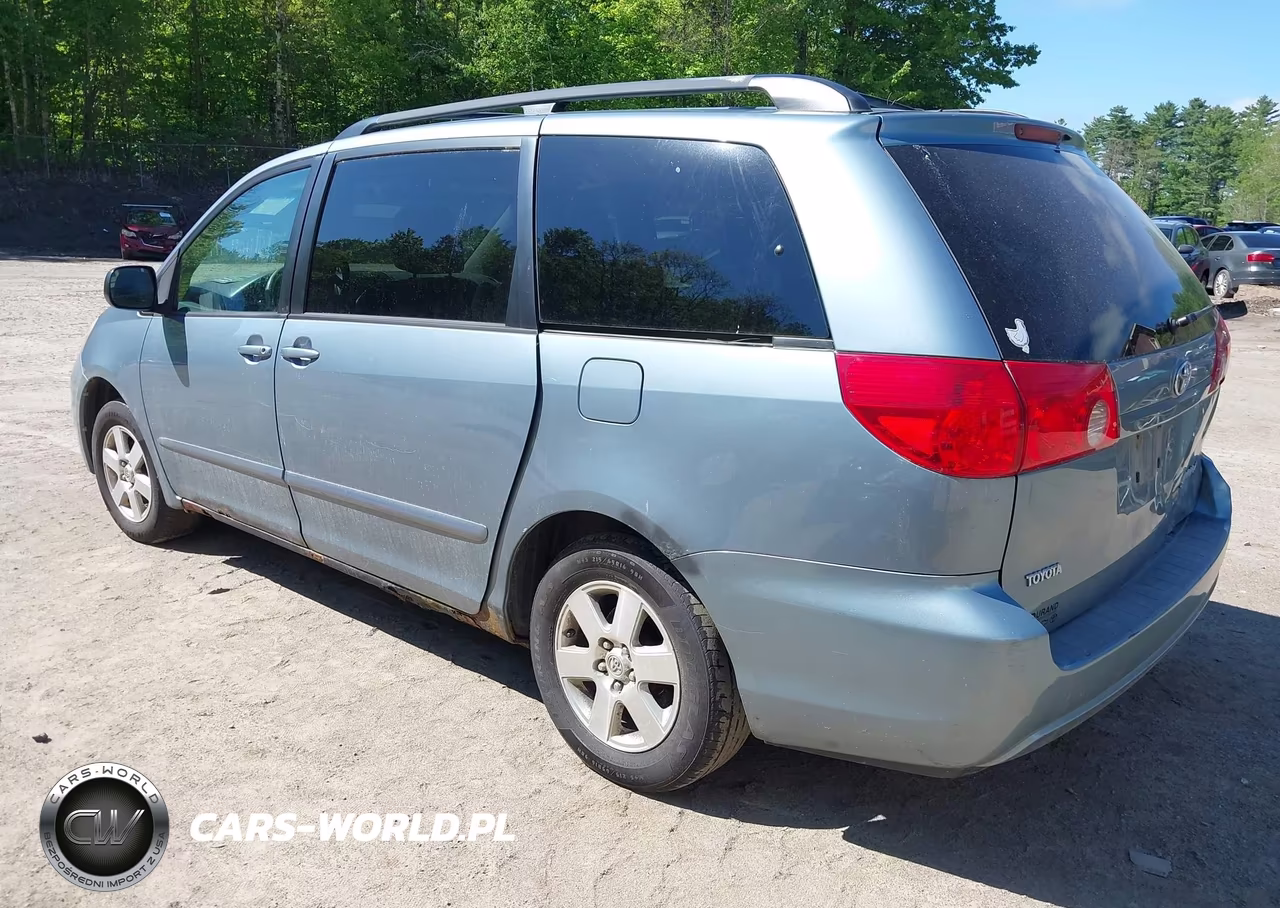2010 Toyota Sienna Le VIN:5TDKK4CC3AS333209 - 3