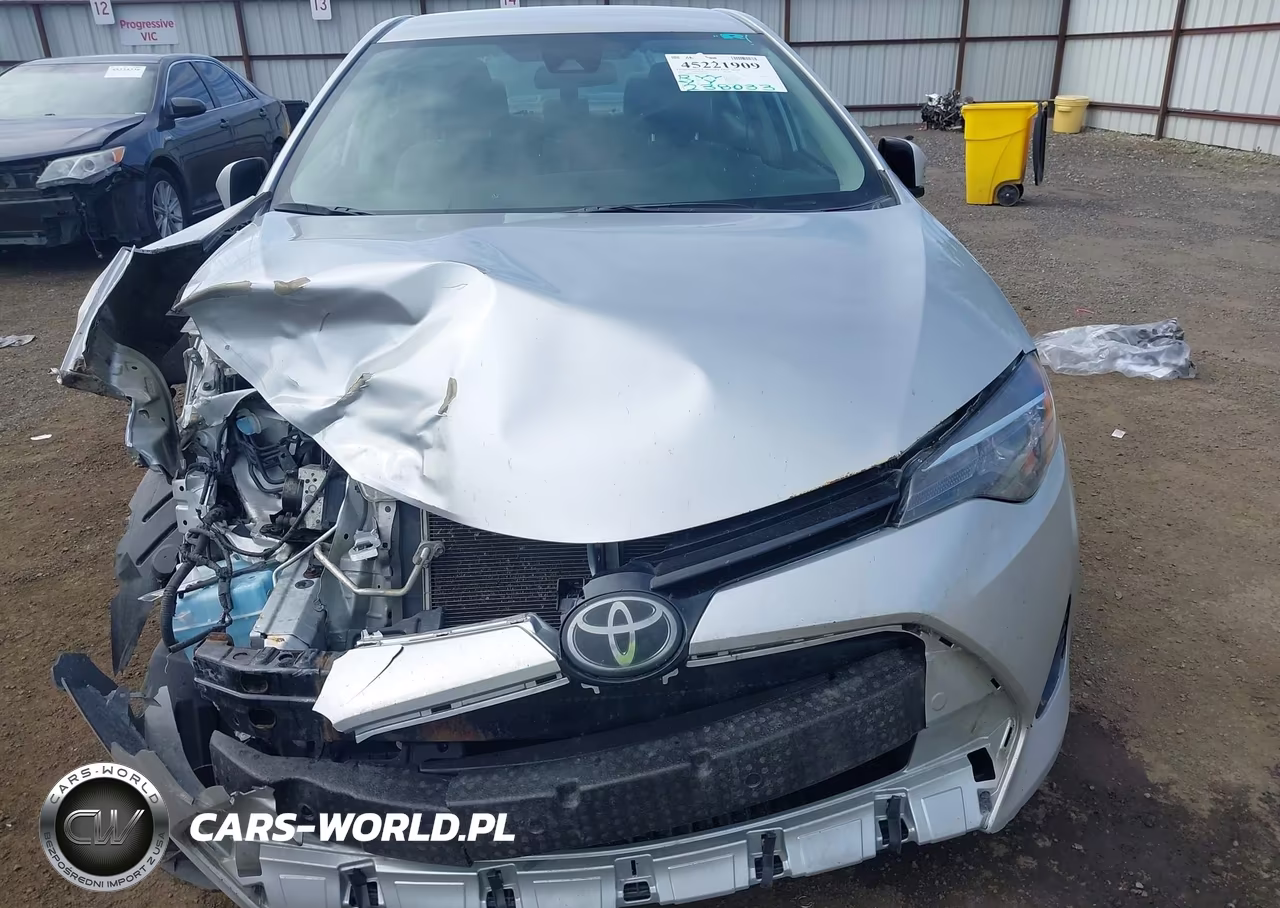 2018 Toyota Corolla Le VIN:2T1BURHE1JC083611 - 12