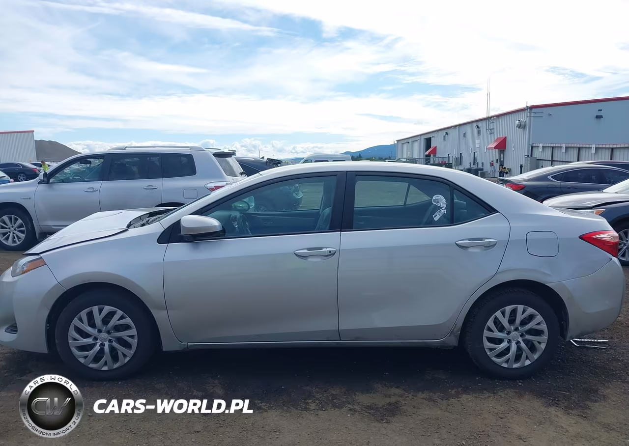 2018 Toyota Corolla Le VIN:2T1BURHE1JC083611 - 14