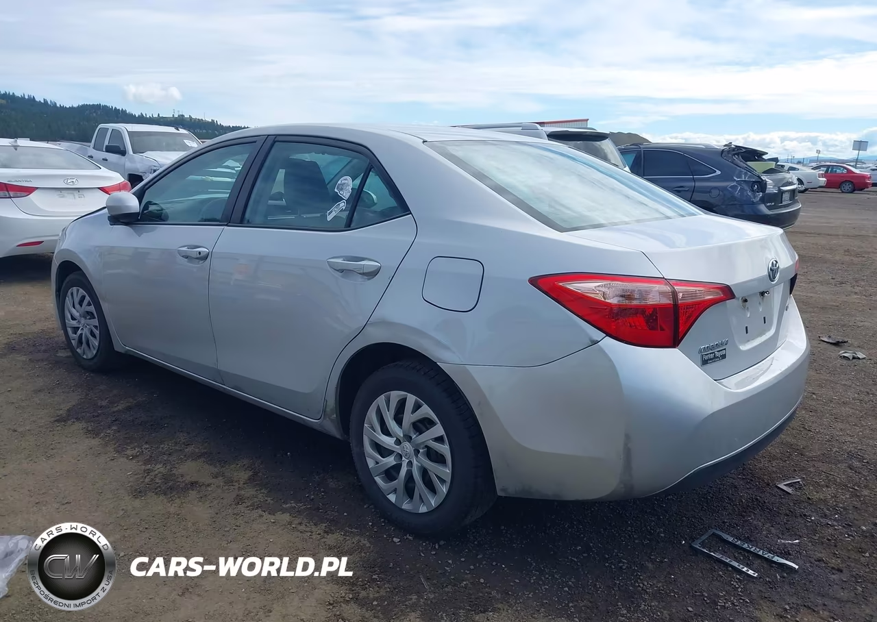 2018 Toyota Corolla Le VIN:2T1BURHE1JC083611 - 3