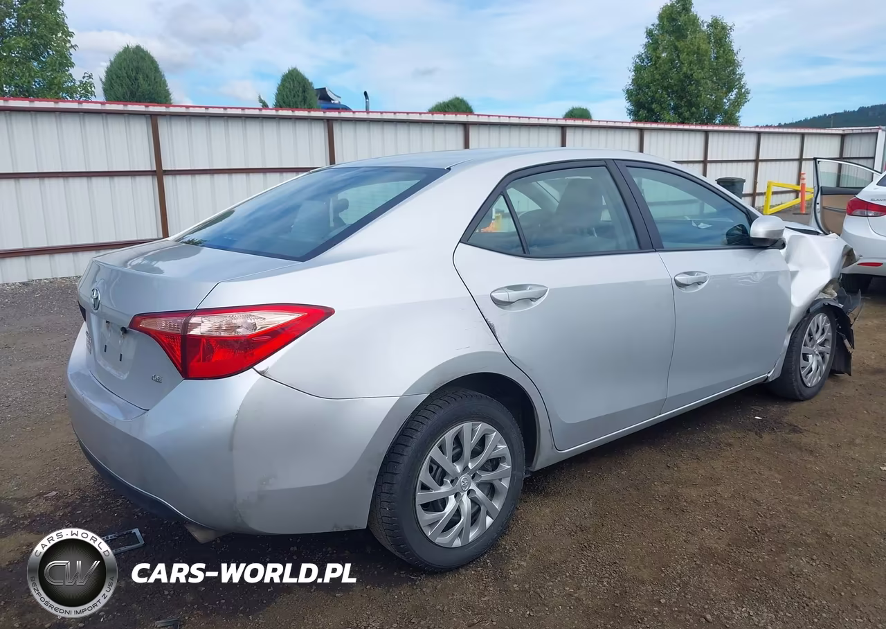 2018 Toyota Corolla Le VIN:2T1BURHE1JC083611 - 4