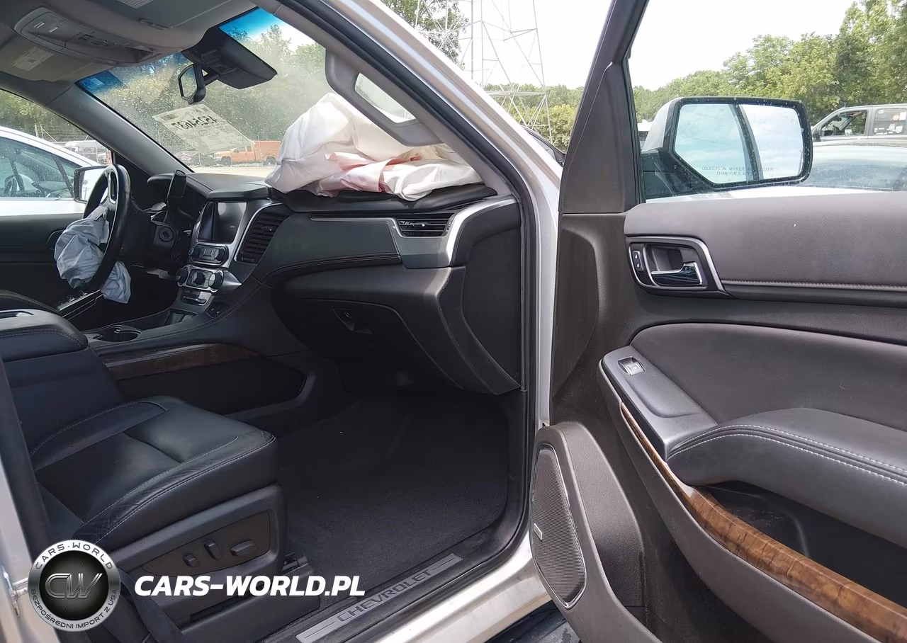 2019 Chevrolet Suburban Lt VIN:1GNSKHKC2KR338109 - 5