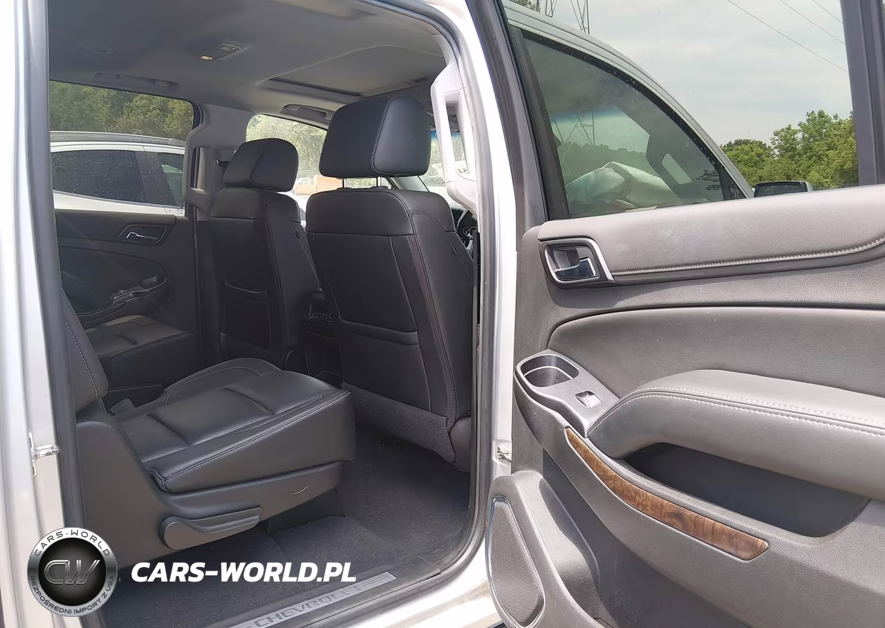 2019 Chevrolet Suburban Lt VIN:1GNSKHKC2KR338109 - 8
