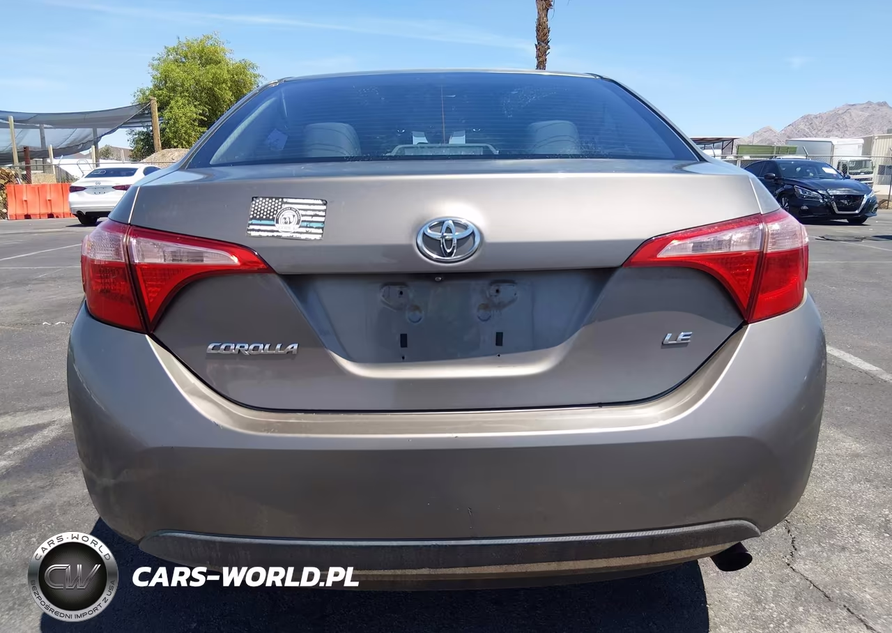 2018 Toyota Corolla Le VIN:5YFBURHE5JP765021 - 17