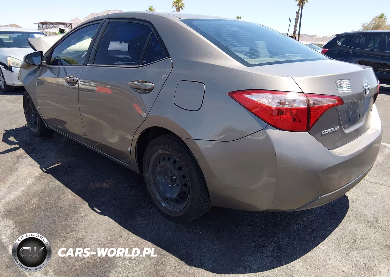 2018 Toyota Corolla Le VIN:5YFBURHE5JP765021 - 3