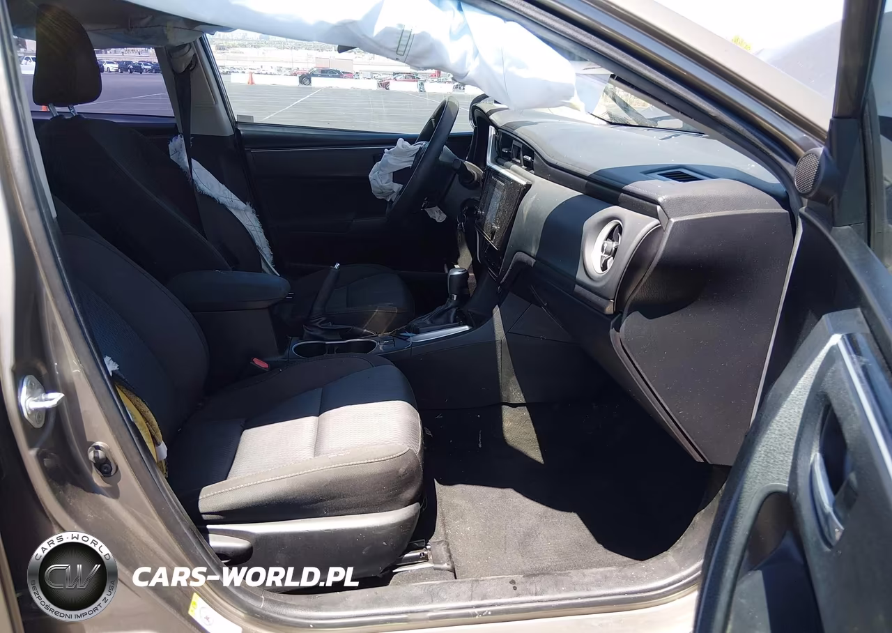 2018 Toyota Corolla Le VIN:5YFBURHE5JP765021 - 5