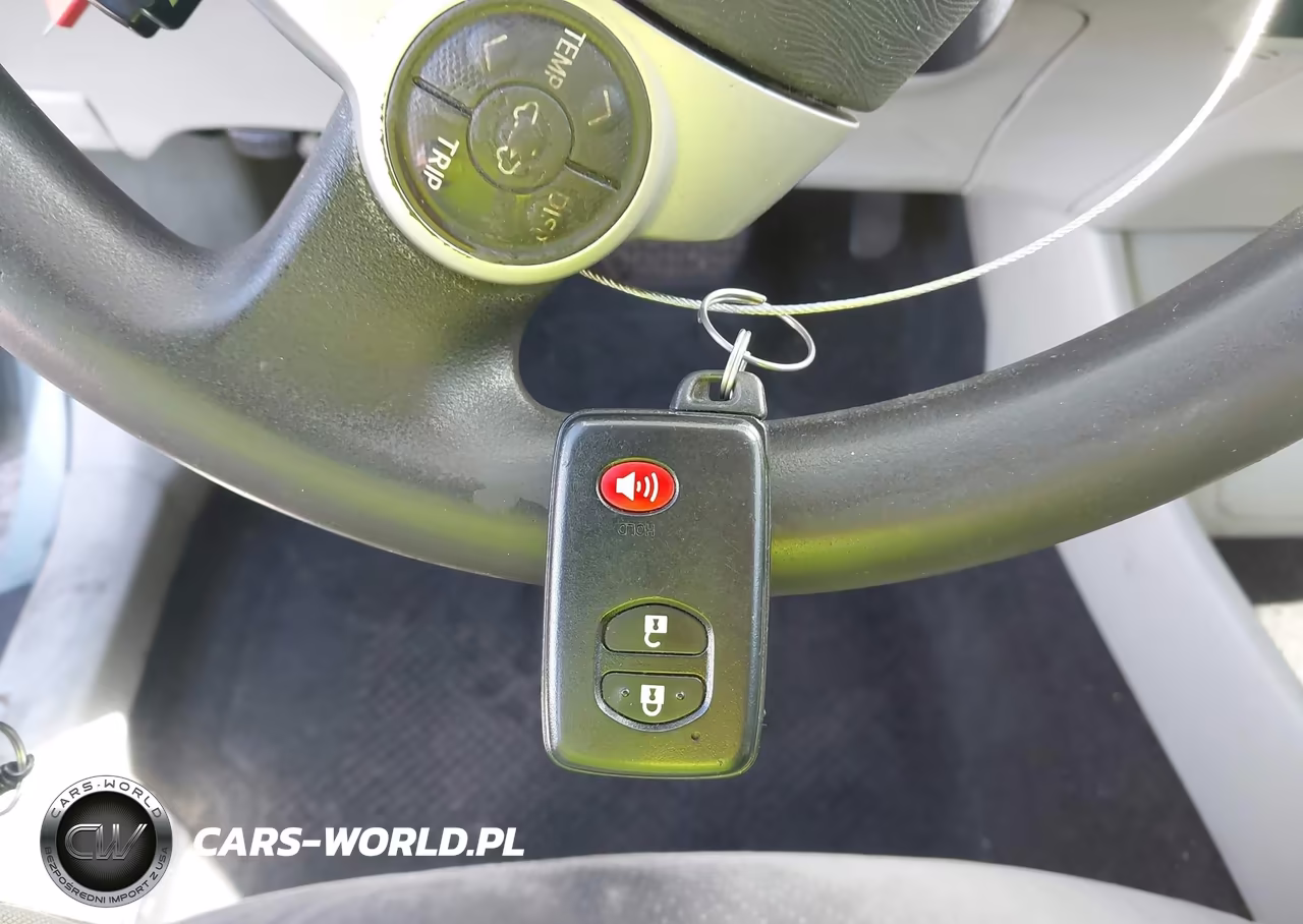 2013 Toyota Prius Two VIN:JTDKN3DU4D5572920 - 11