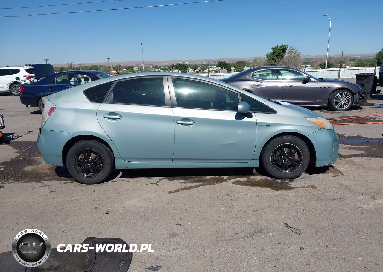 2013 Toyota Prius Two VIN:JTDKN3DU4D5572920 - 13