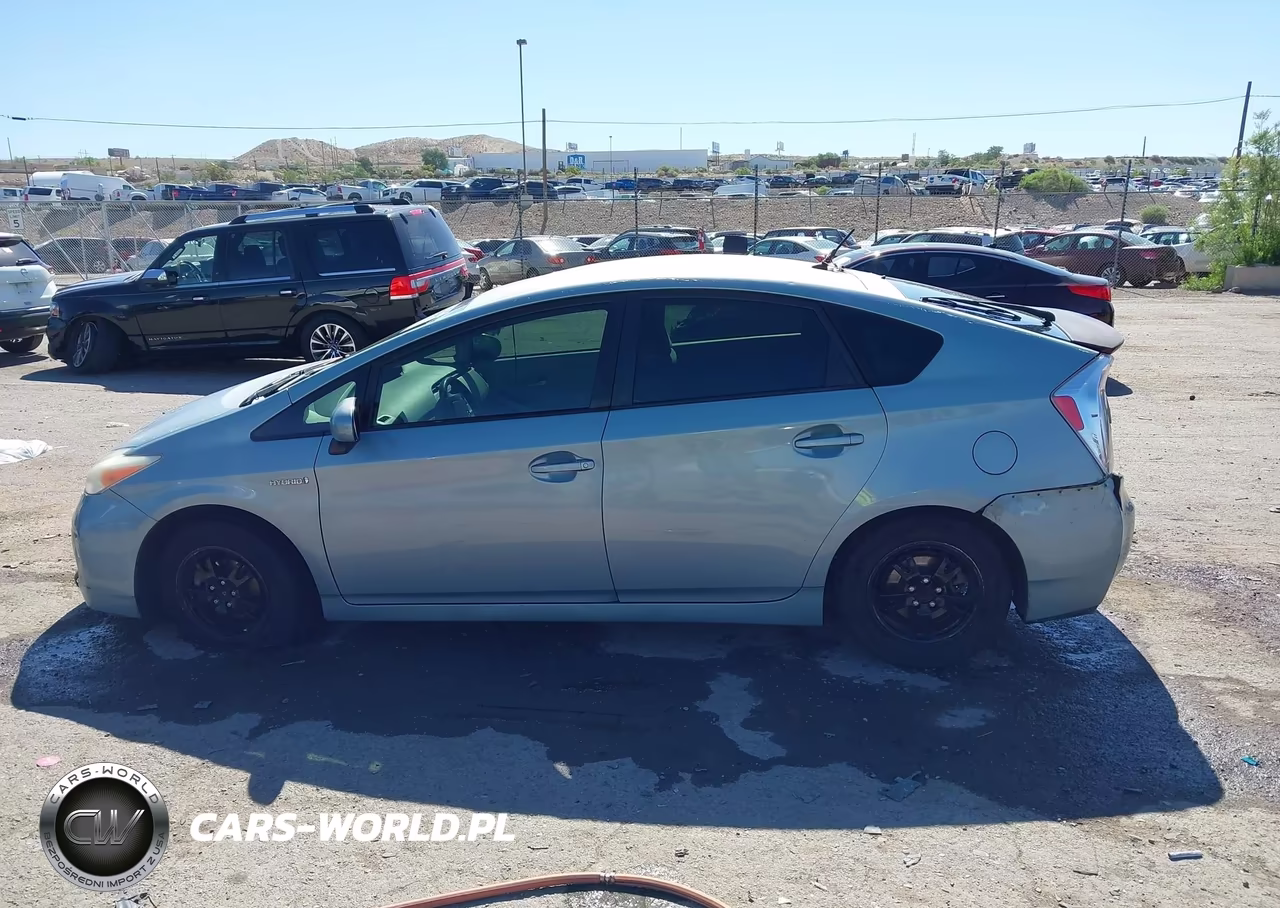 2013 Toyota Prius Two VIN:JTDKN3DU4D5572920 - 14