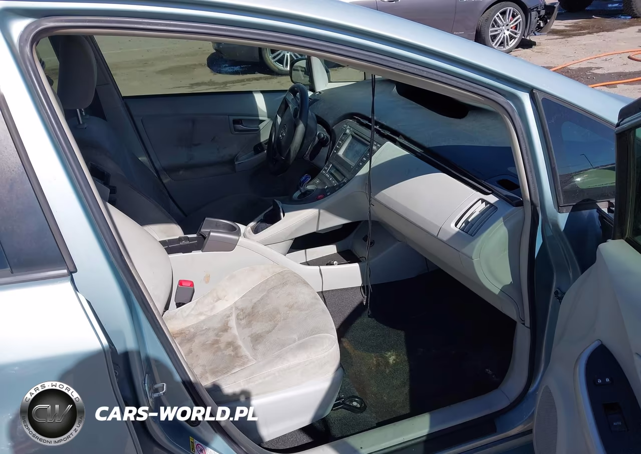 2013 Toyota Prius Two VIN:JTDKN3DU4D5572920 - 5