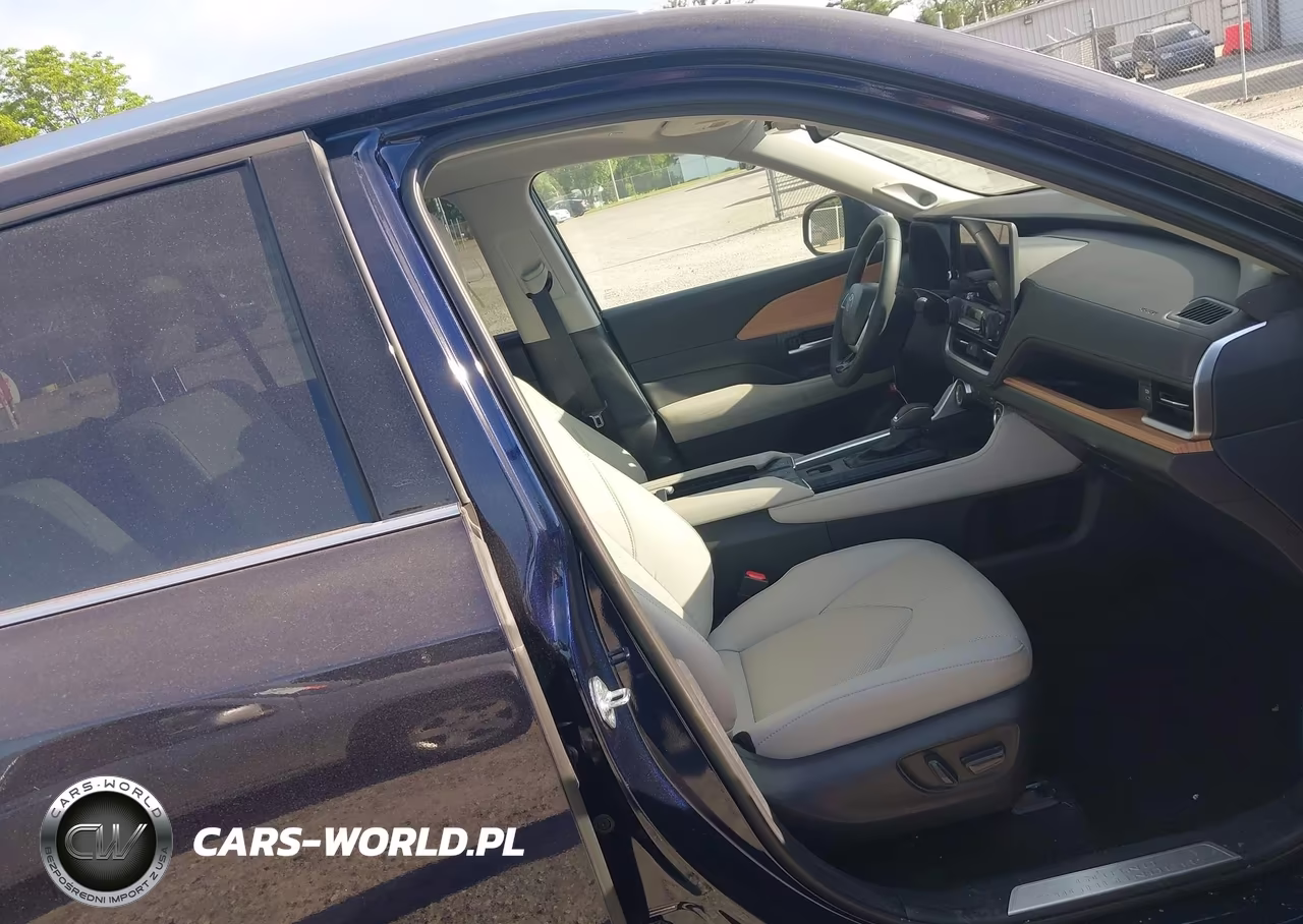 2026 Toyota Grand Highlander Hybrid Limited VIN:5TDACAB50TS082808 - 5