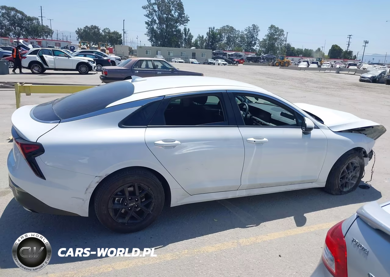 2025 Kia K5 Lxs VIN:KNAG24J75S5358208 - 12