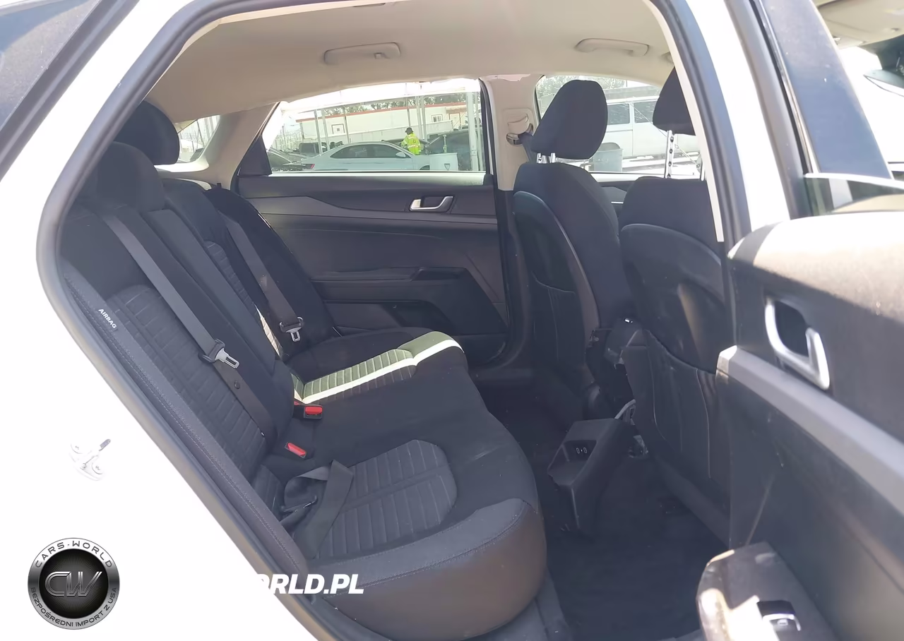 2025 Kia K5 Lxs VIN:KNAG24J75S5358208 - 8