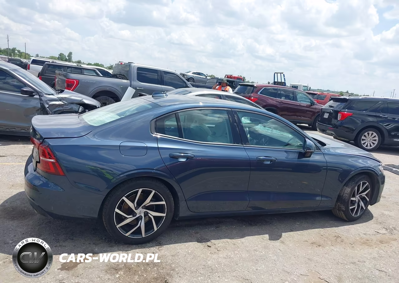 2020 Volvo S60 Momentum VIN:7JR102FKXLG046800 - 13
