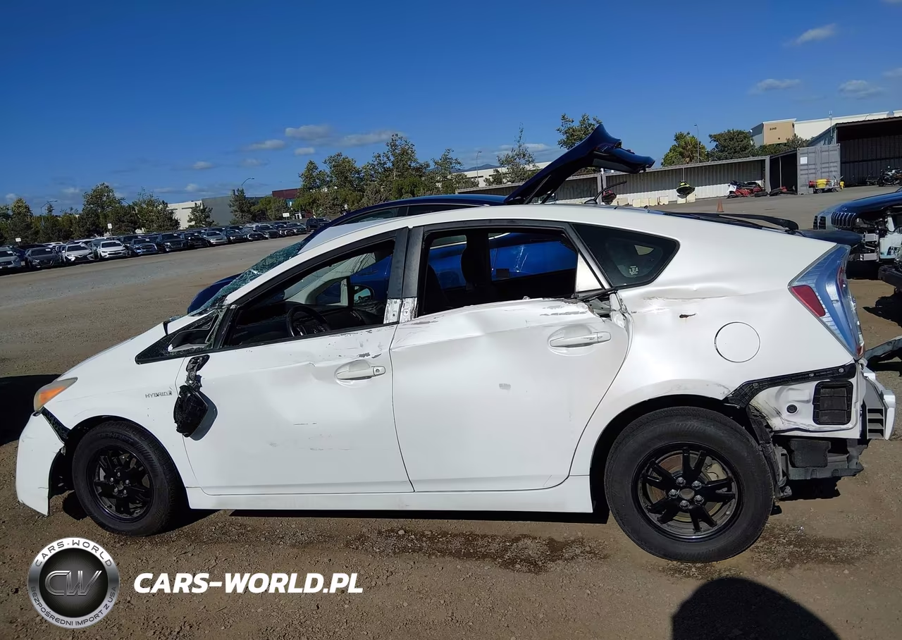 2013 Toyota Prius Two VIN:JTDKN3DUXD5651752 - 14
