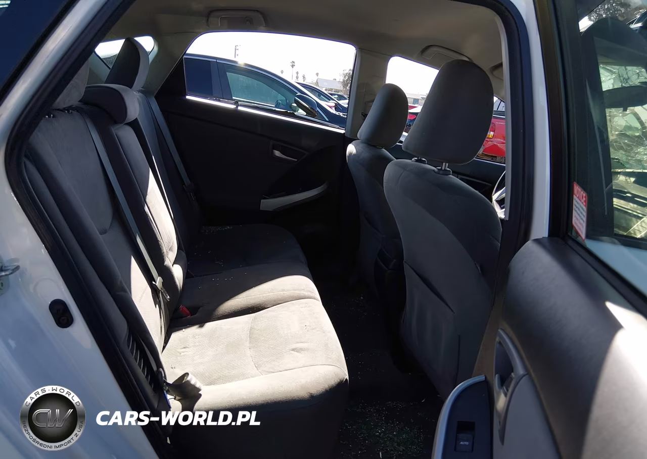 2013 Toyota Prius Two VIN:JTDKN3DUXD5651752 - 8