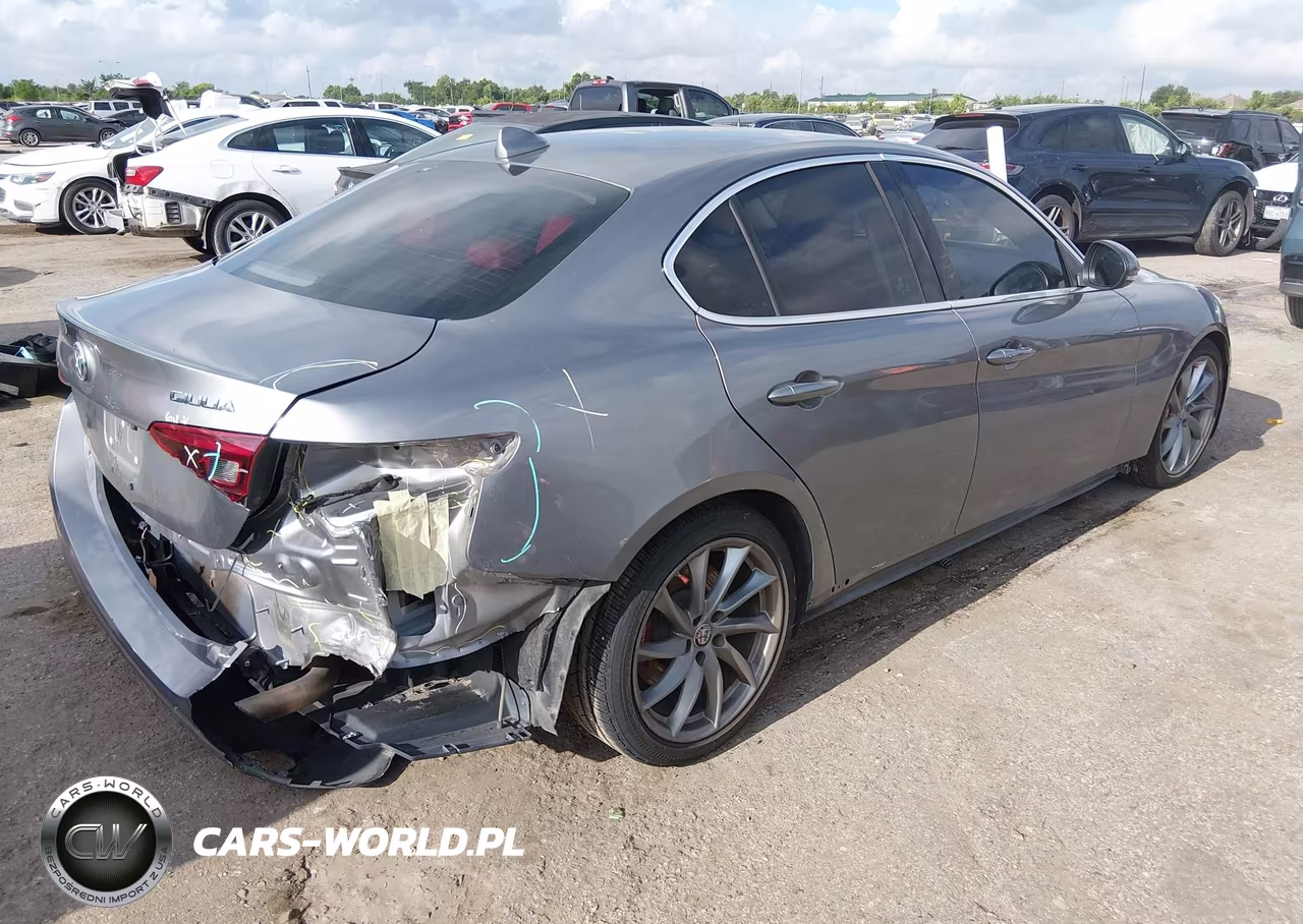2018 Alfa Romeo Giulia Rwd VIN:ZARFAEBNXJ7568025 - 4
