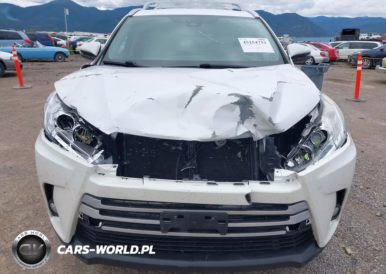 2018 Toyota Highlander Le Plus VIN:5TDBZRFH9JS804991 - 12